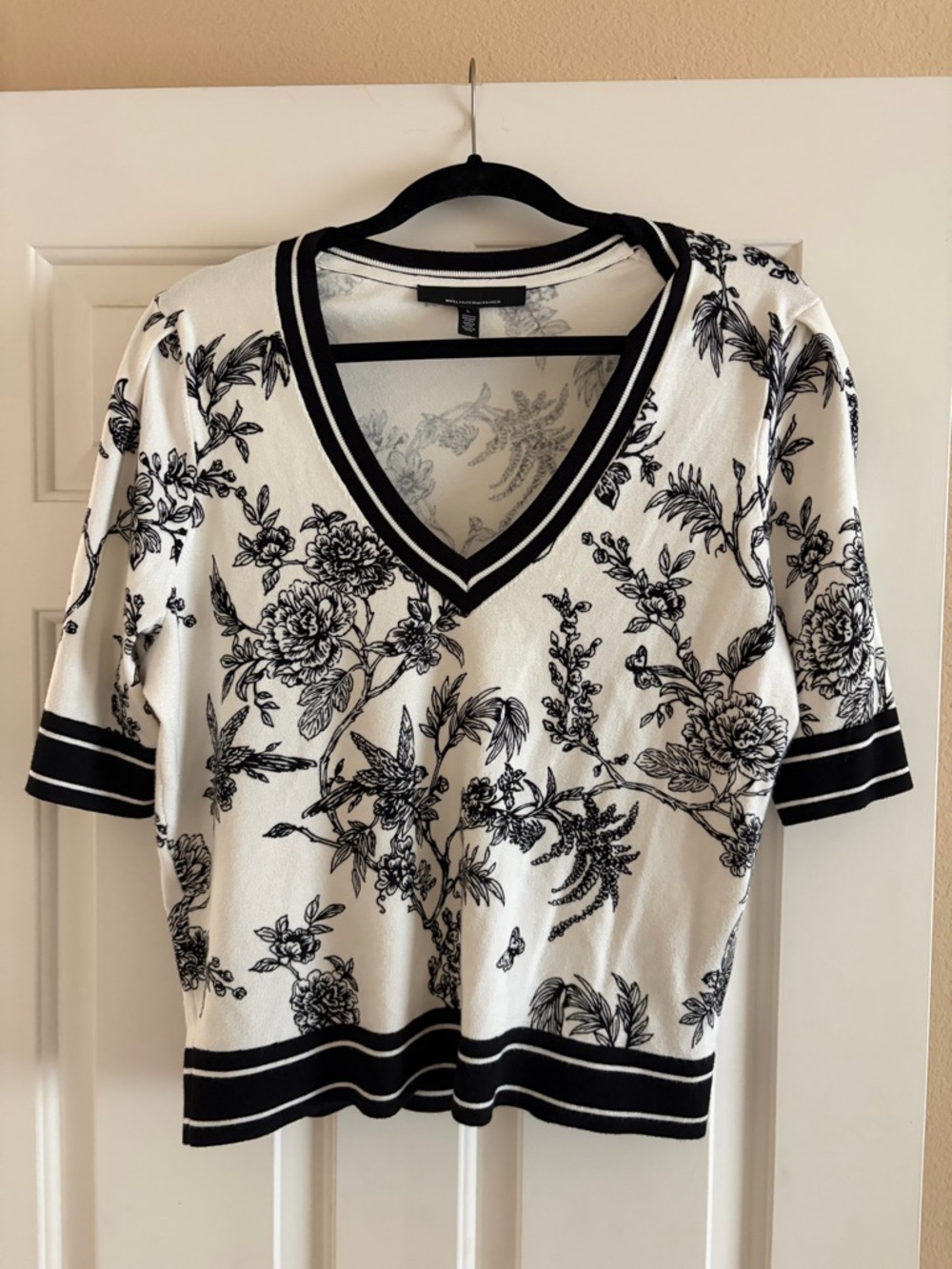 White House Black Market Black and White Floral V-Neck Short Sleeve Top